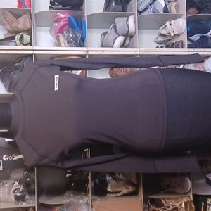 New Hawthaw dark gray top size L